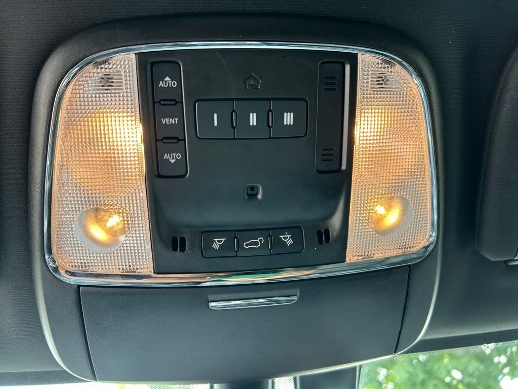 Used 2022 White Jeep Limited image 23