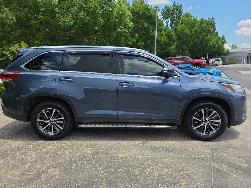 Used 2019 Shoreline Mist Toyota XLE image 9