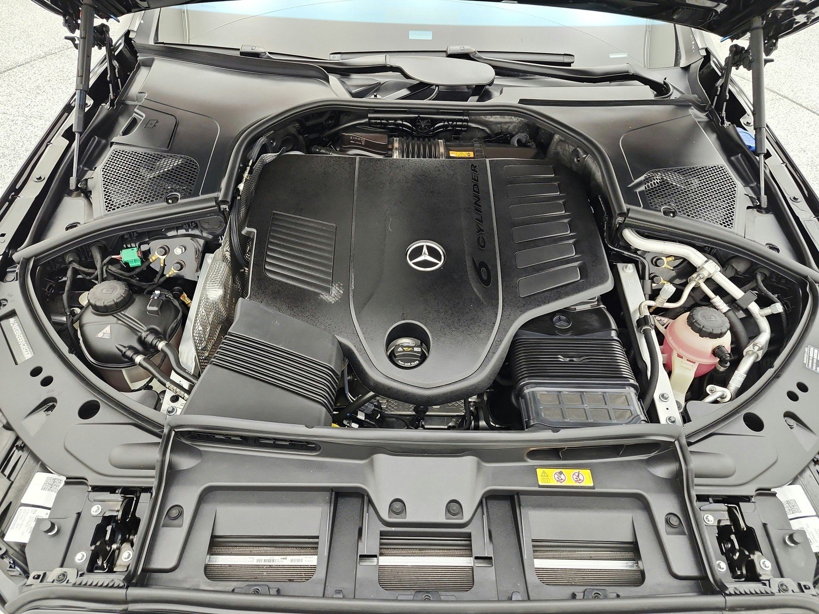Certified Used 2024 Obsidian Black Metallic Mercedes-Benz S 580e 4MATIC® Sedan image 17