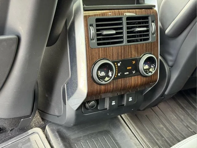 Used 2019 Silver Land Rover HSE Dynamic image 14