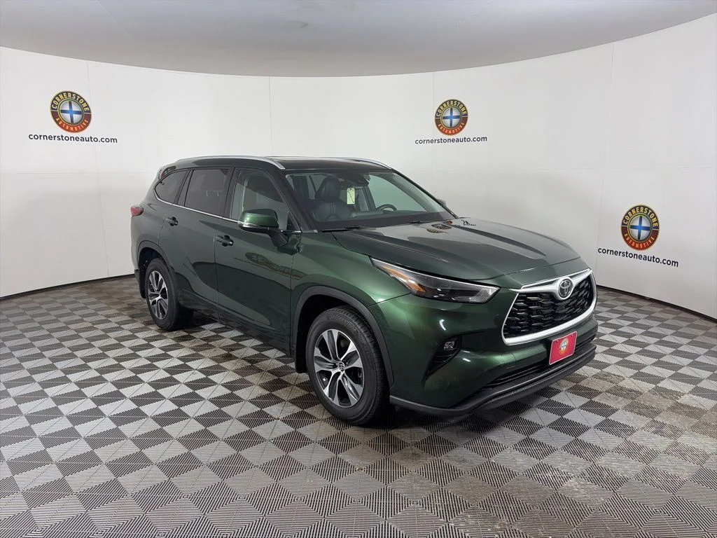 Used 2023  Toyota XLE image 18
