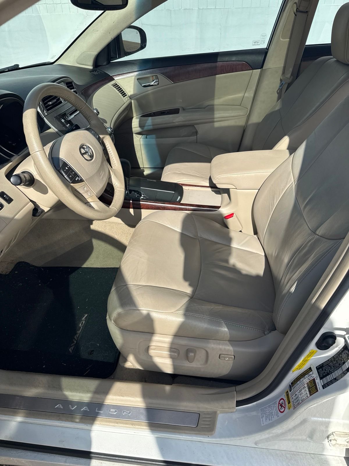 Used 2011 White Toyota Base image 7