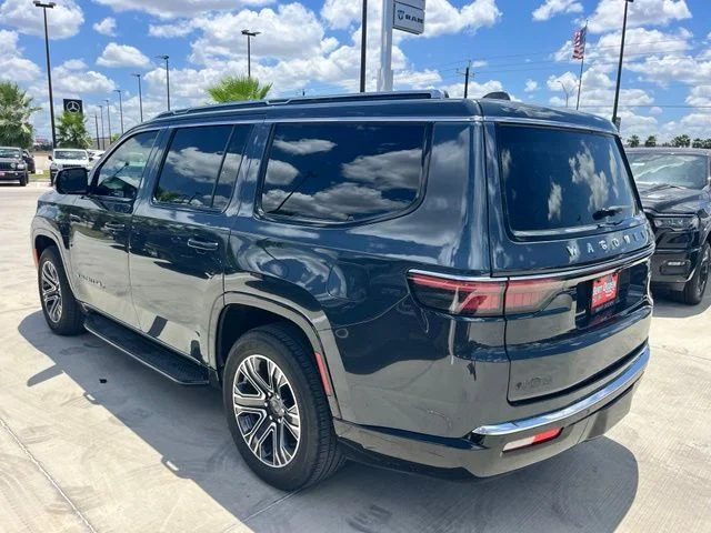 Used 2023  Jeep Base image 4