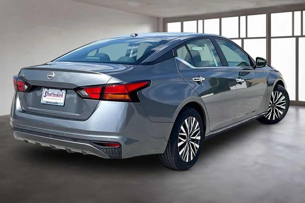 Used 2025 Gray Nissan 2.5 SV image 6
