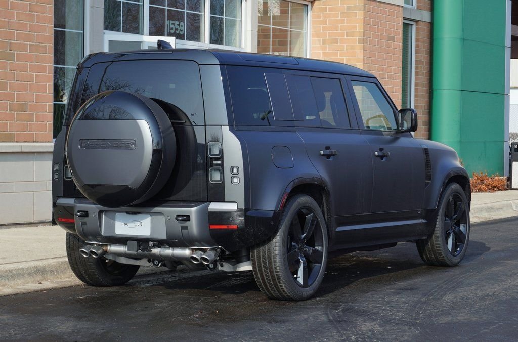 Used 2026 Gray Land Rover V8 image 7