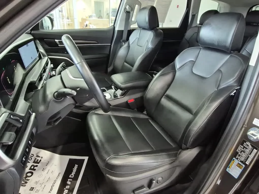 Used 2024 Dark Moss Kia S image 11