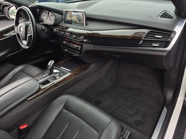 Used 2019 Black BMW M550i xDrive image 29