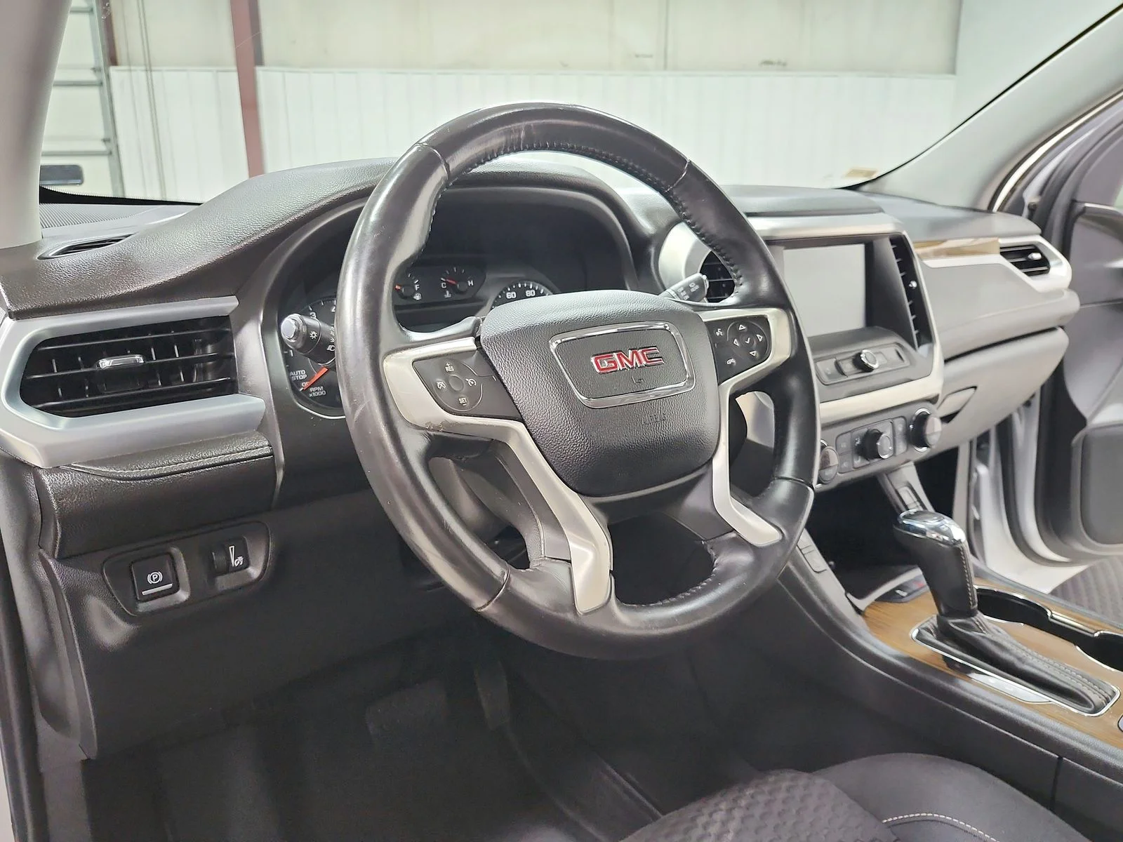 Used 2018 Silver GMC SLE-2 image 19