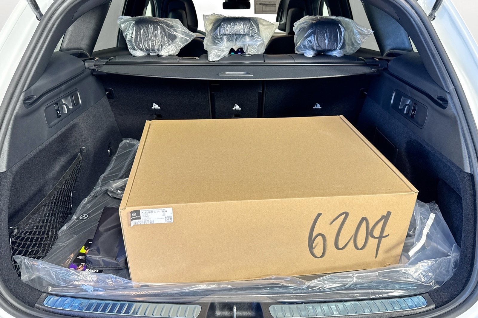 New 2026 MANUFAKTUR Moonlight White Metallic Mercedes-Benz GLC 300 image 24