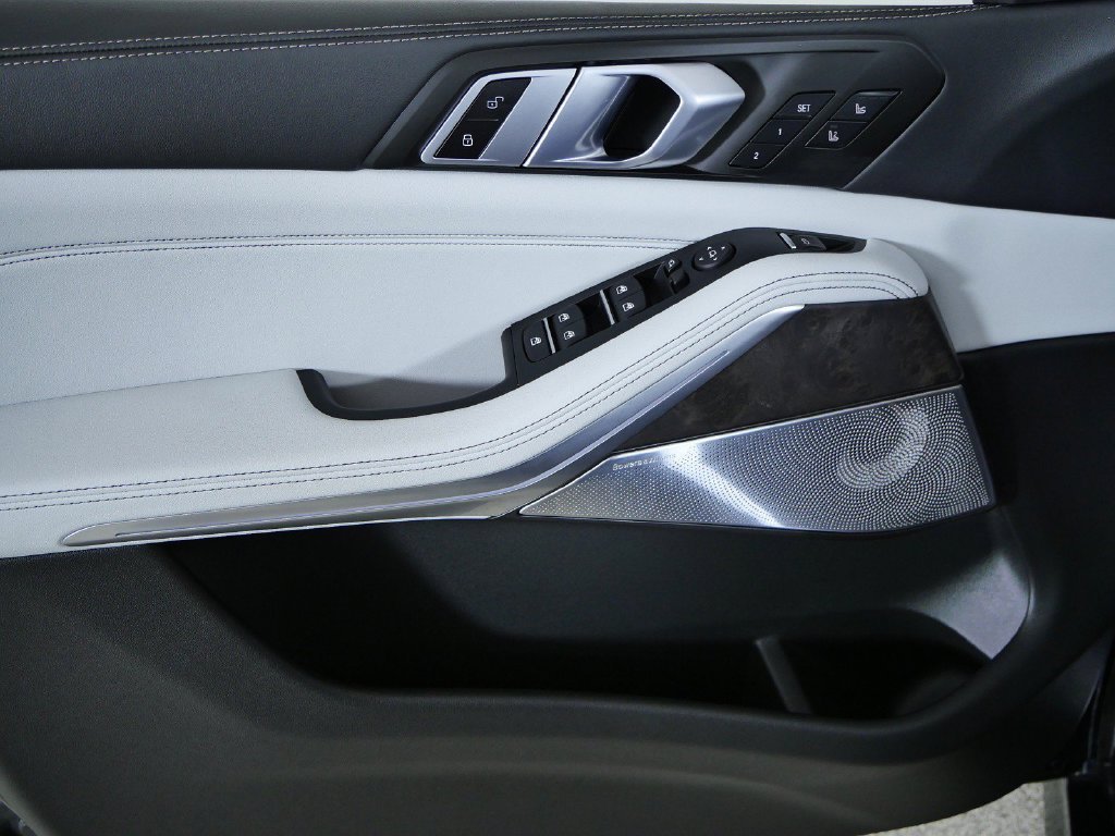 2026 BMW X5 M60i - Photo 33