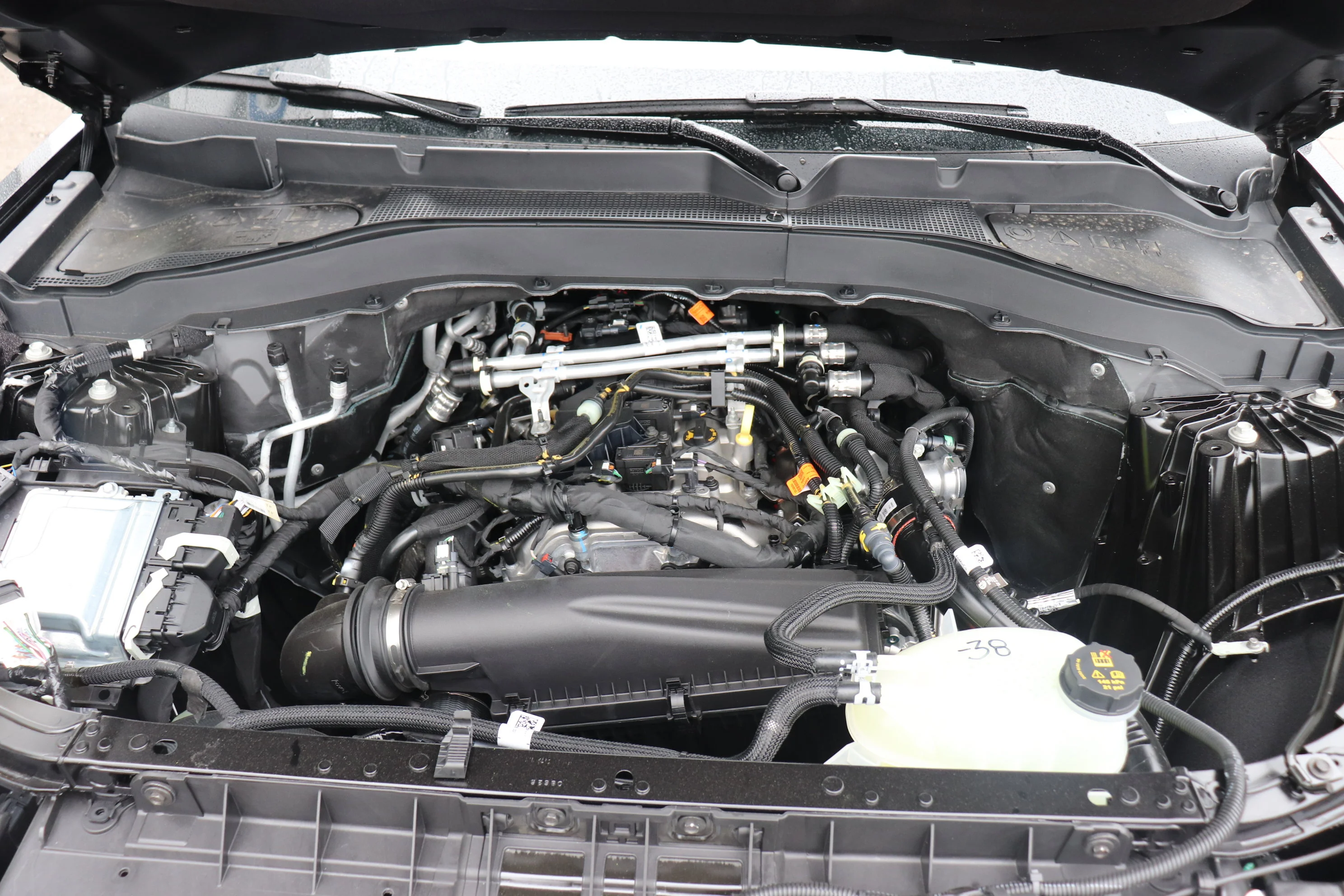 New 2026 AGATE BLACK Ford Active w/200A Pkg image 6