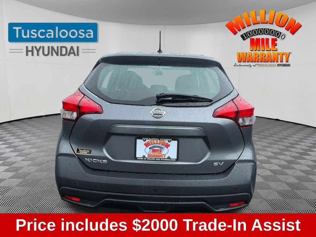 Used 2018 Gray Nissan SV image 3
