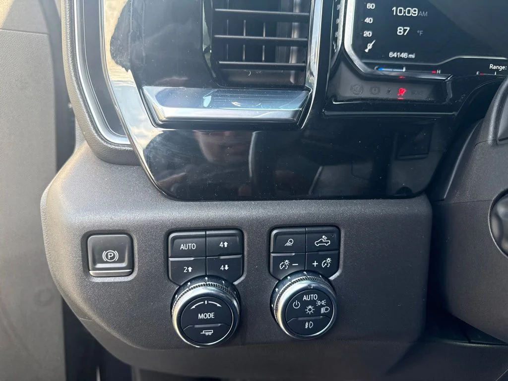 Used 2022 Silver GMC SLT image 11