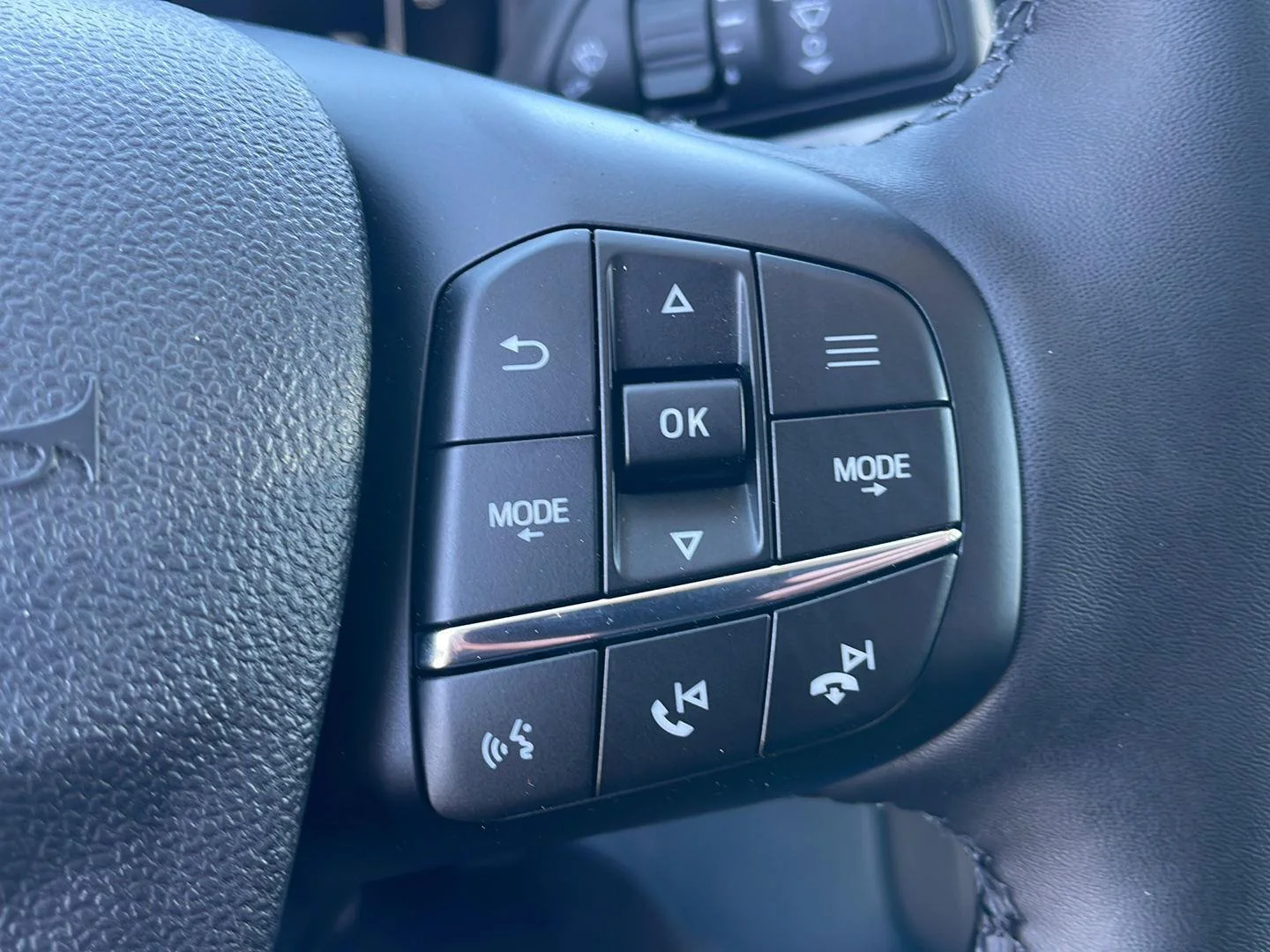 New 2026 Oxford White Ford XLT image 17