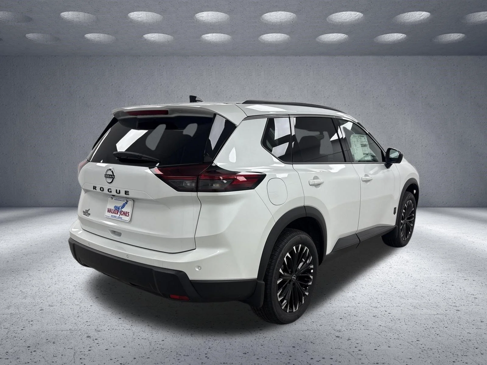 New 2026 Everest White Pearl TriCoat Nissan Dark Armor™ image 5
