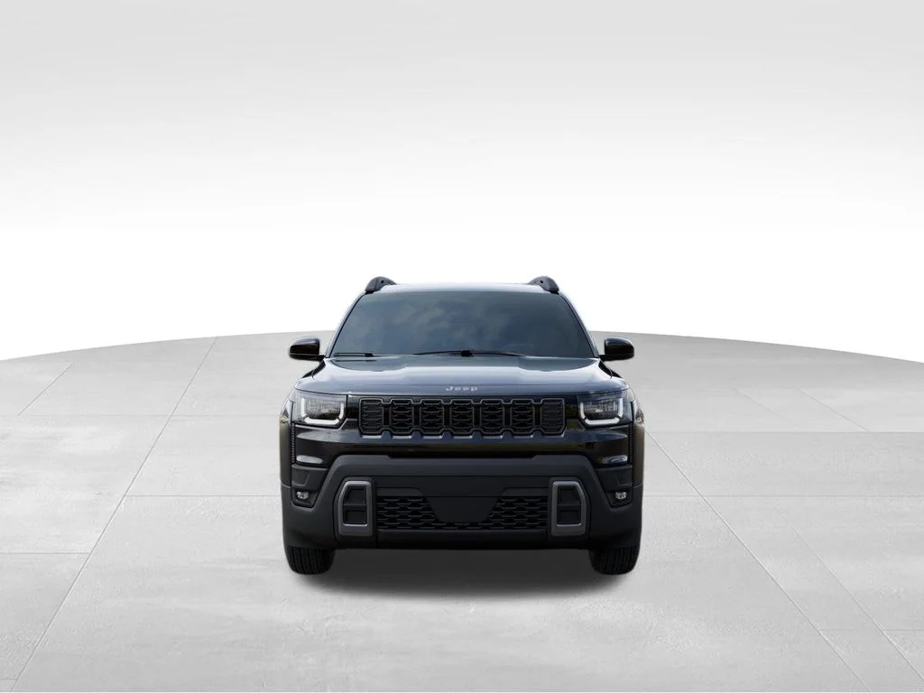 New 2026 Diamond Black Crystal Pearl-Coat Exterior Paint Jeep Laredo image 6