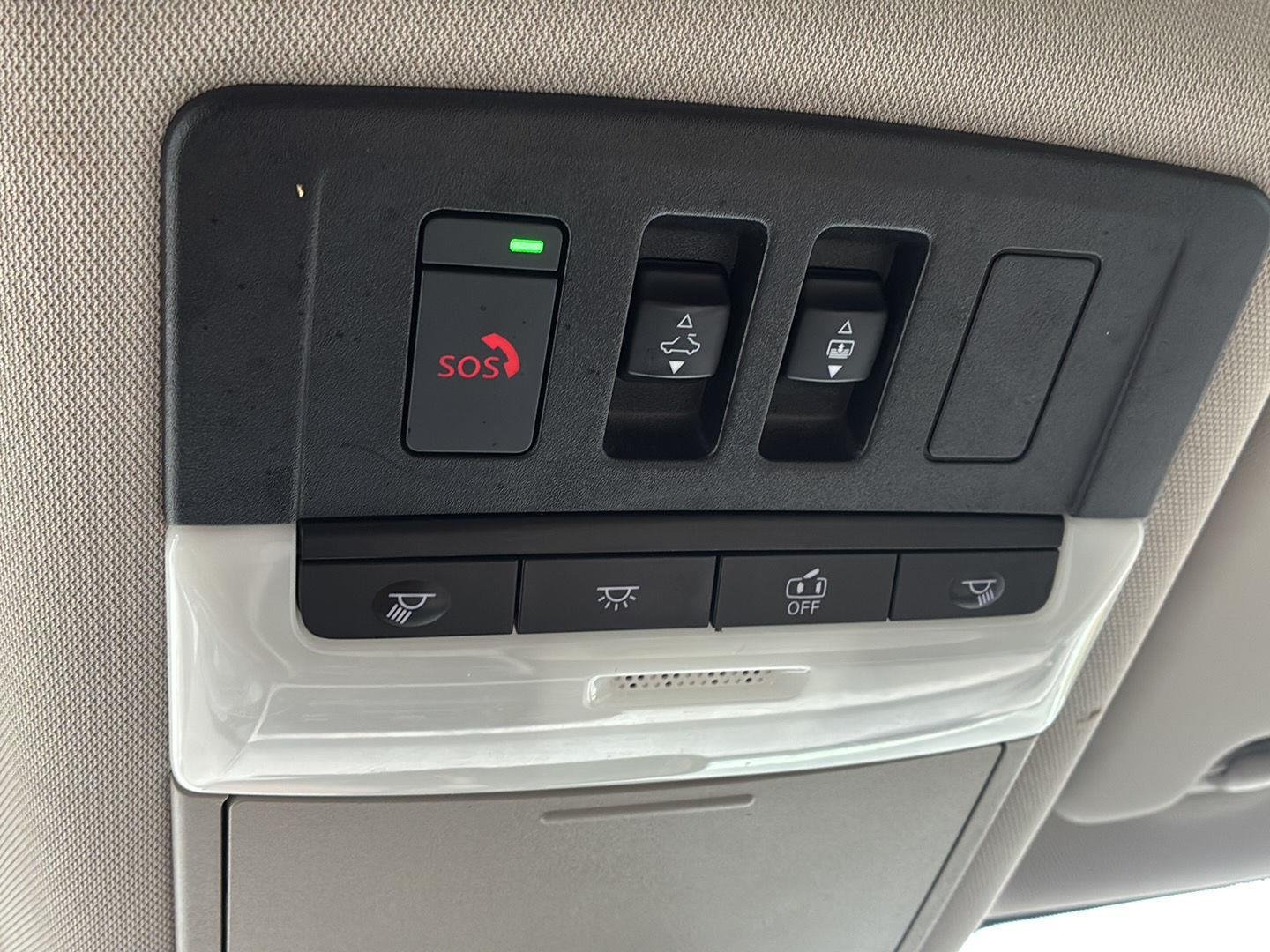 Used 2023 Pearl White TriCoat Nissan SL image 39