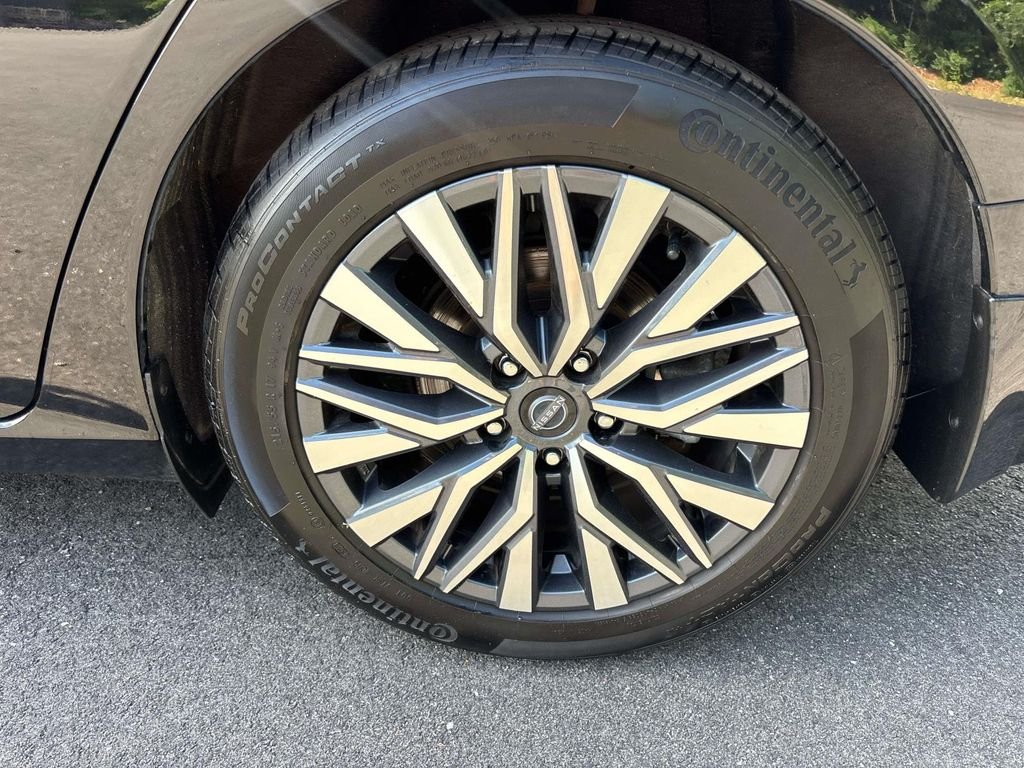 Used 2023 Black Nissan 2.5 SV image 8
