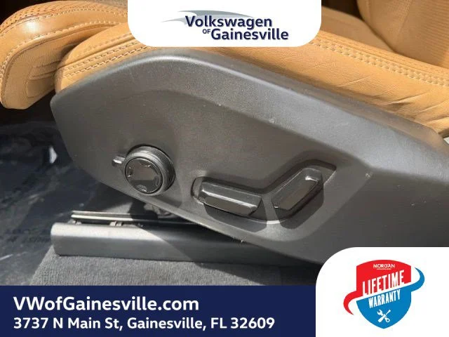Used 2018 Onyx Black Metallic Volvo Inscription image 21