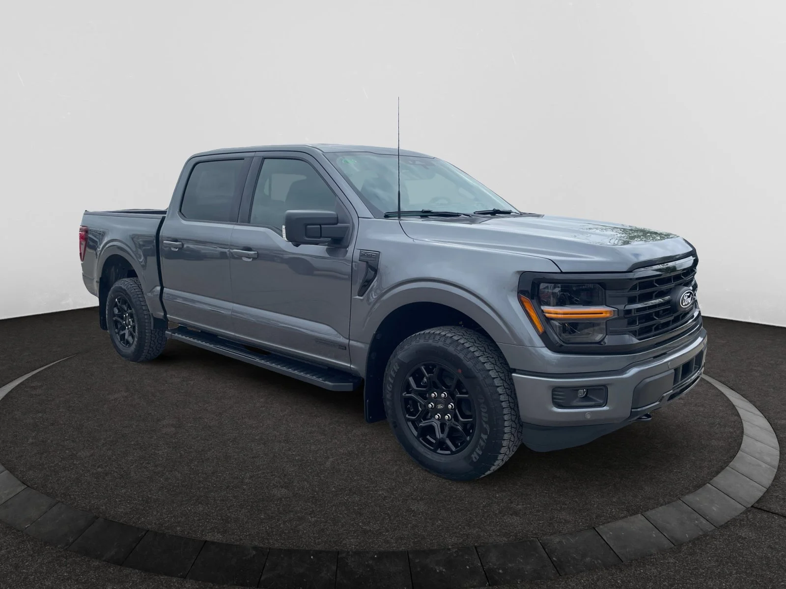 New 2026 Carbonized Grey Metallic Ford XLT image 7