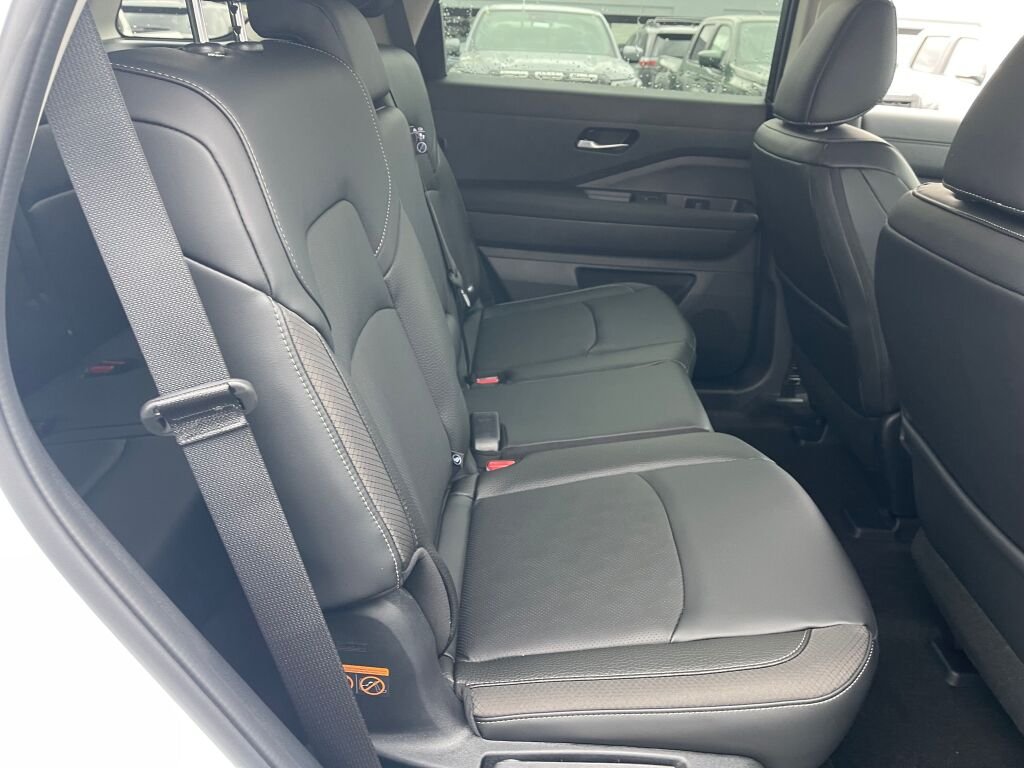 New 2026 Everest White Pearl Tricoat Nissan SL image 23