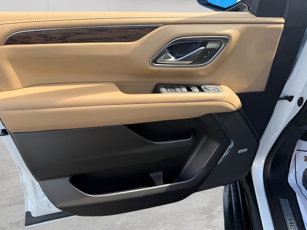 Used 2023 Iridescent Pearl Tricoat Chevrolet Premier image 18