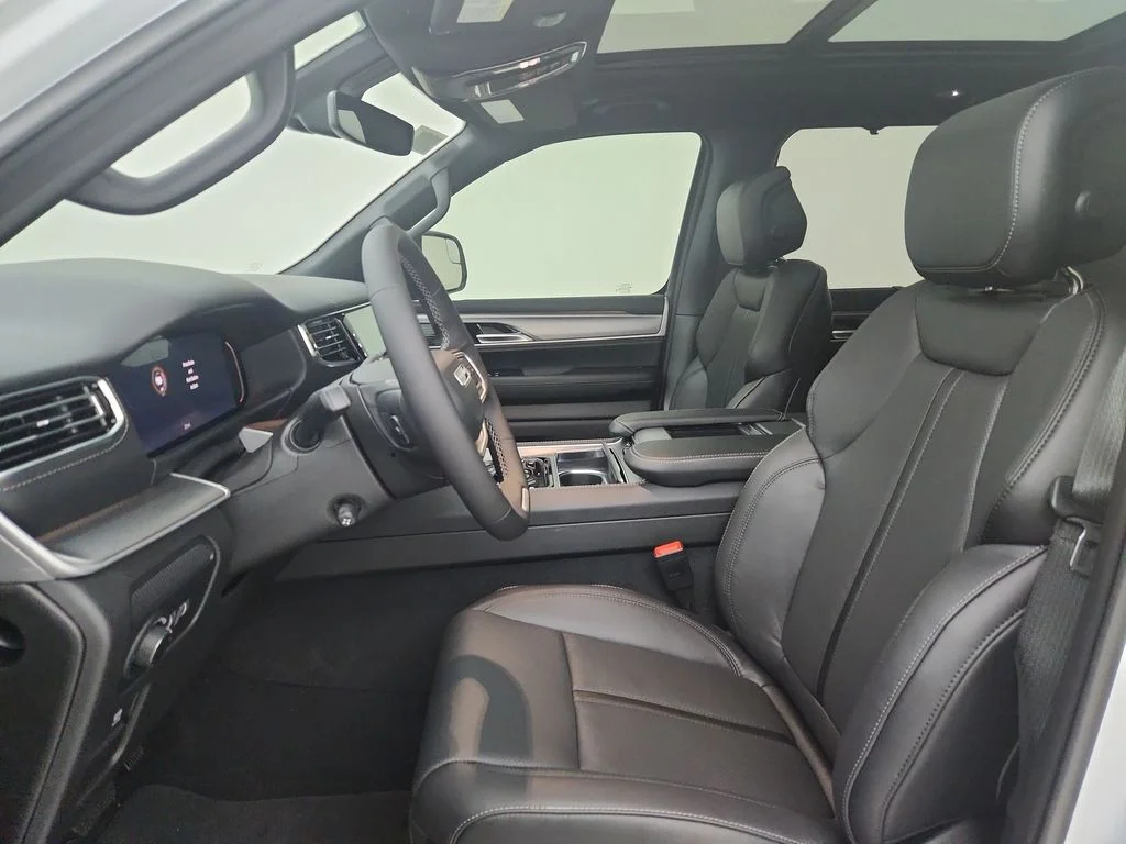 New 2026 Bright White Clearcoat Jeep Limited Reserve image 18