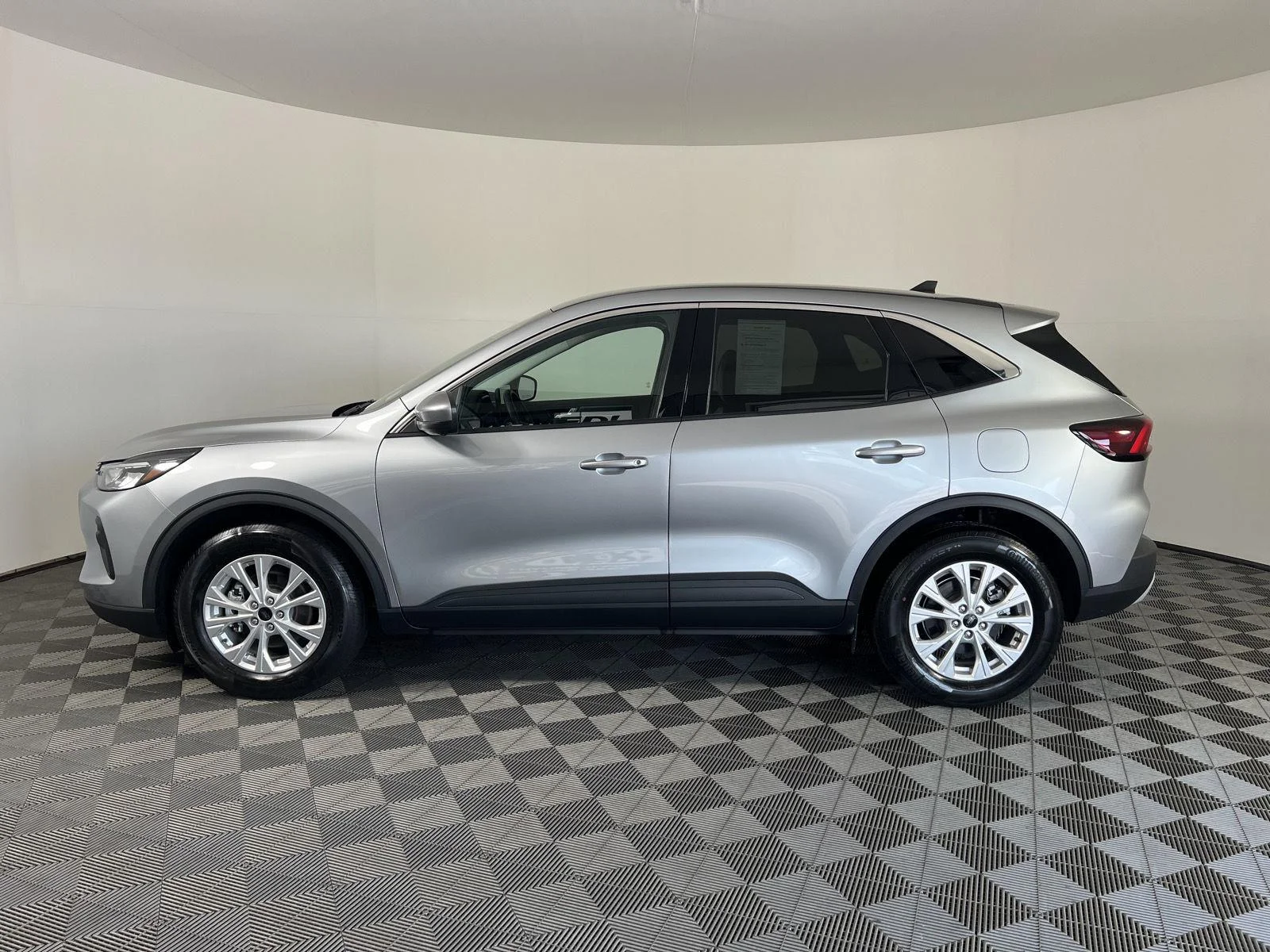 Used 2023 Gy Ford Active image 28