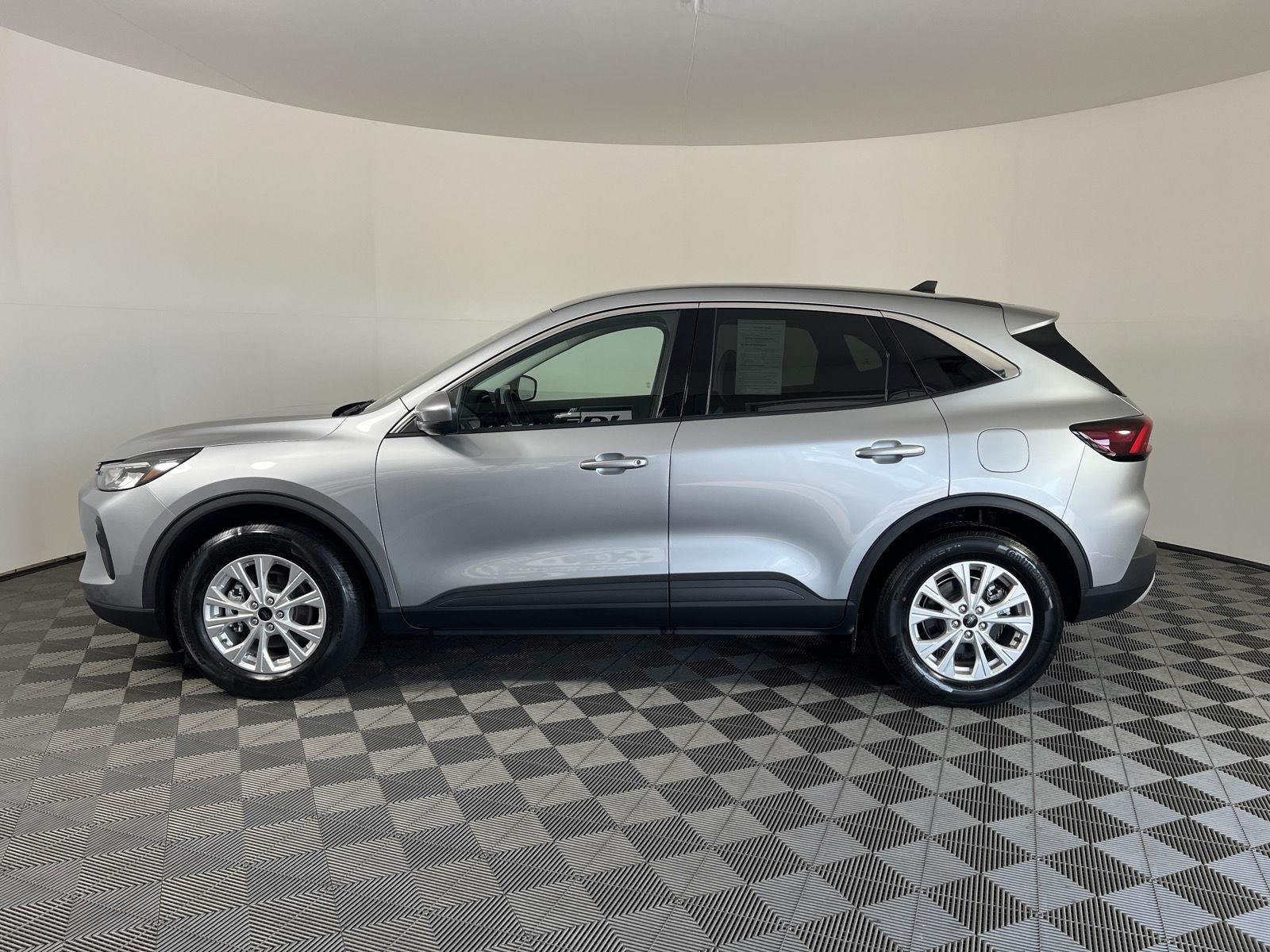 Used 2023 Iconic Silver Ford Active image 28