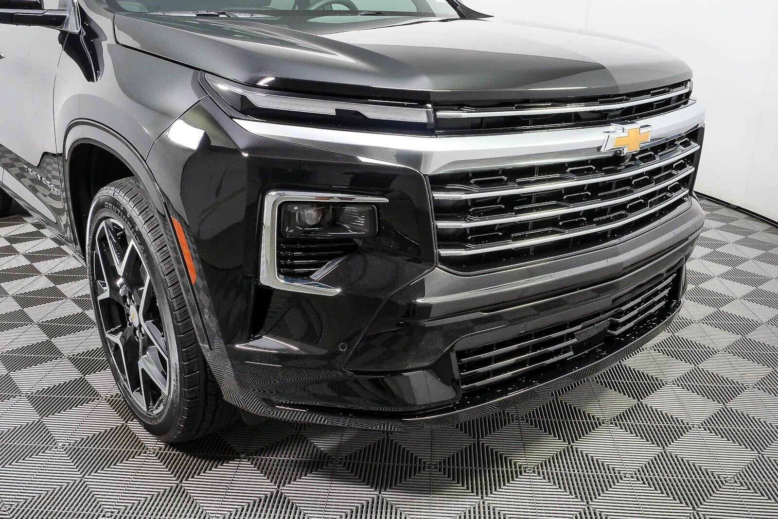 New 2026 Mosaic Black Metallic Chevrolet High Country image 40