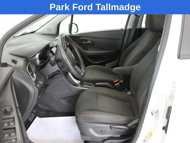 Used 2018 Summit White Chevrolet LS image 13