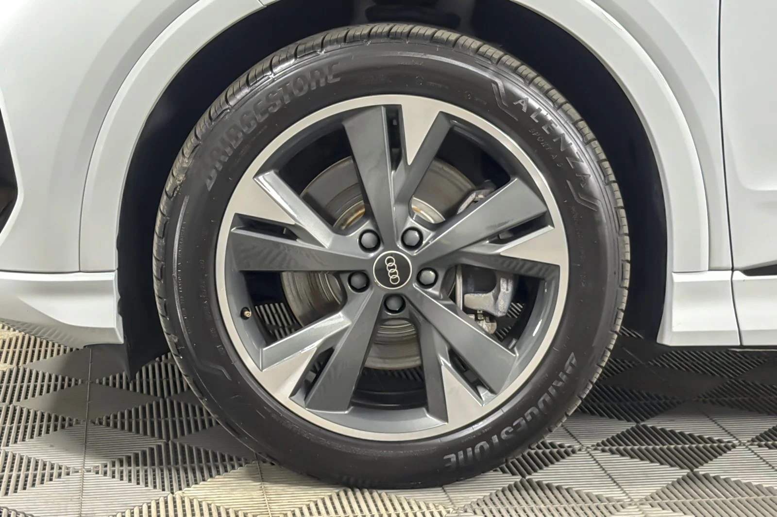 2025 Audi Q4 e-tron Premium - Photo 25