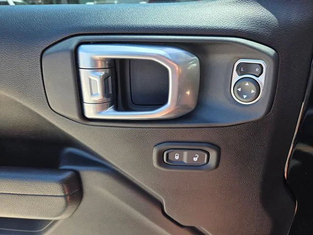 Used 2023 Black Jeep Mojave image 21