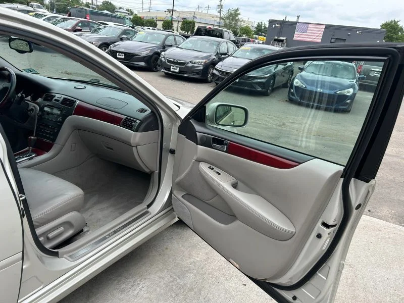Used 2003 Gold Lexus ES 300 Sedan 4D image 17