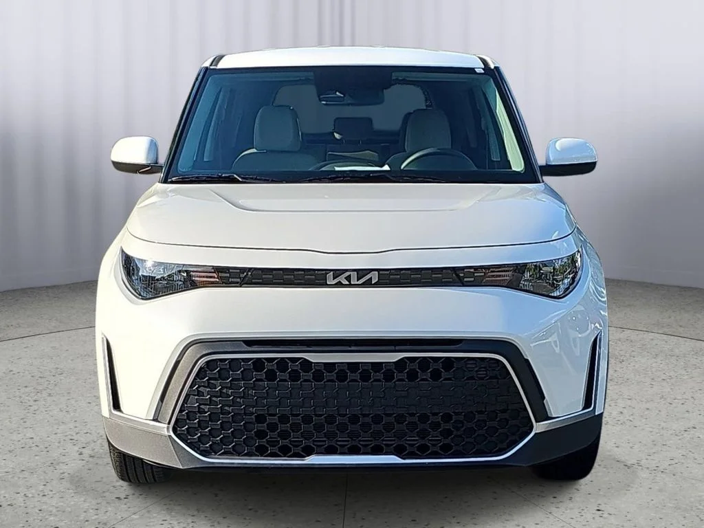 Used 2025 White Kia LX image 8