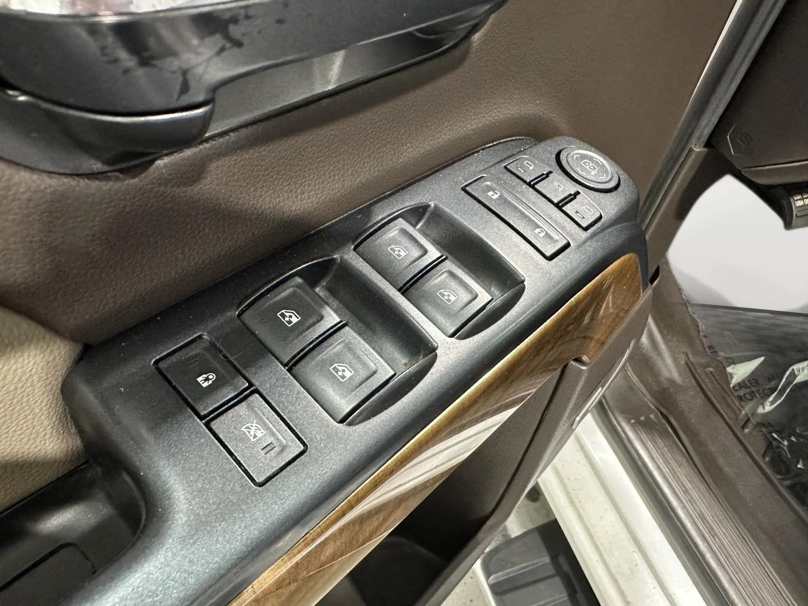Used 2018 SUMMIT WHITE Chevrolet LTZ image 21