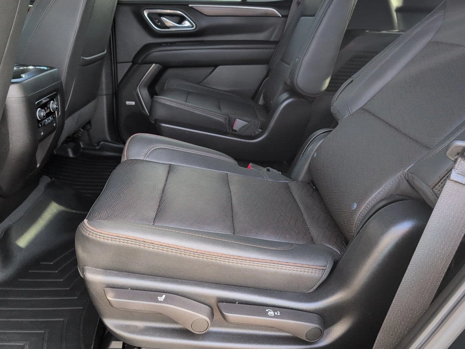 Used 2023 Black Chevrolet High Country image 33