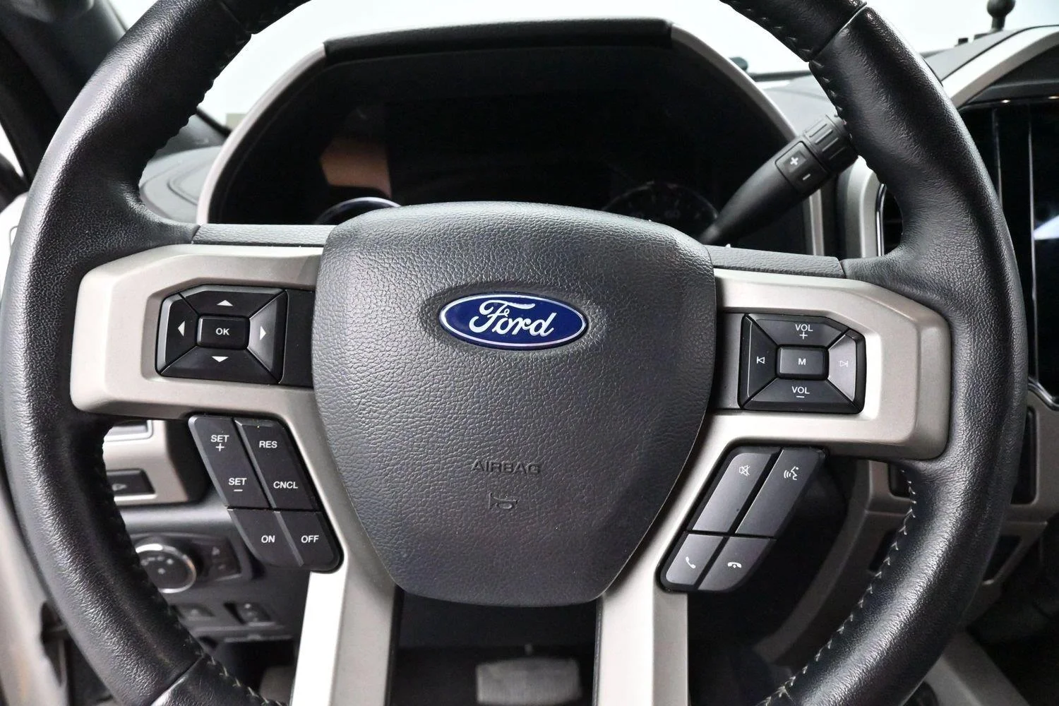 Used 2022 Star White Metallic Tri-Coat Ford LARIAT image 16