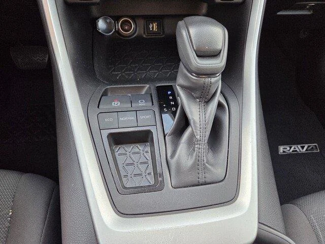 Used 2024 Ice Cap Toyota XLE image 18