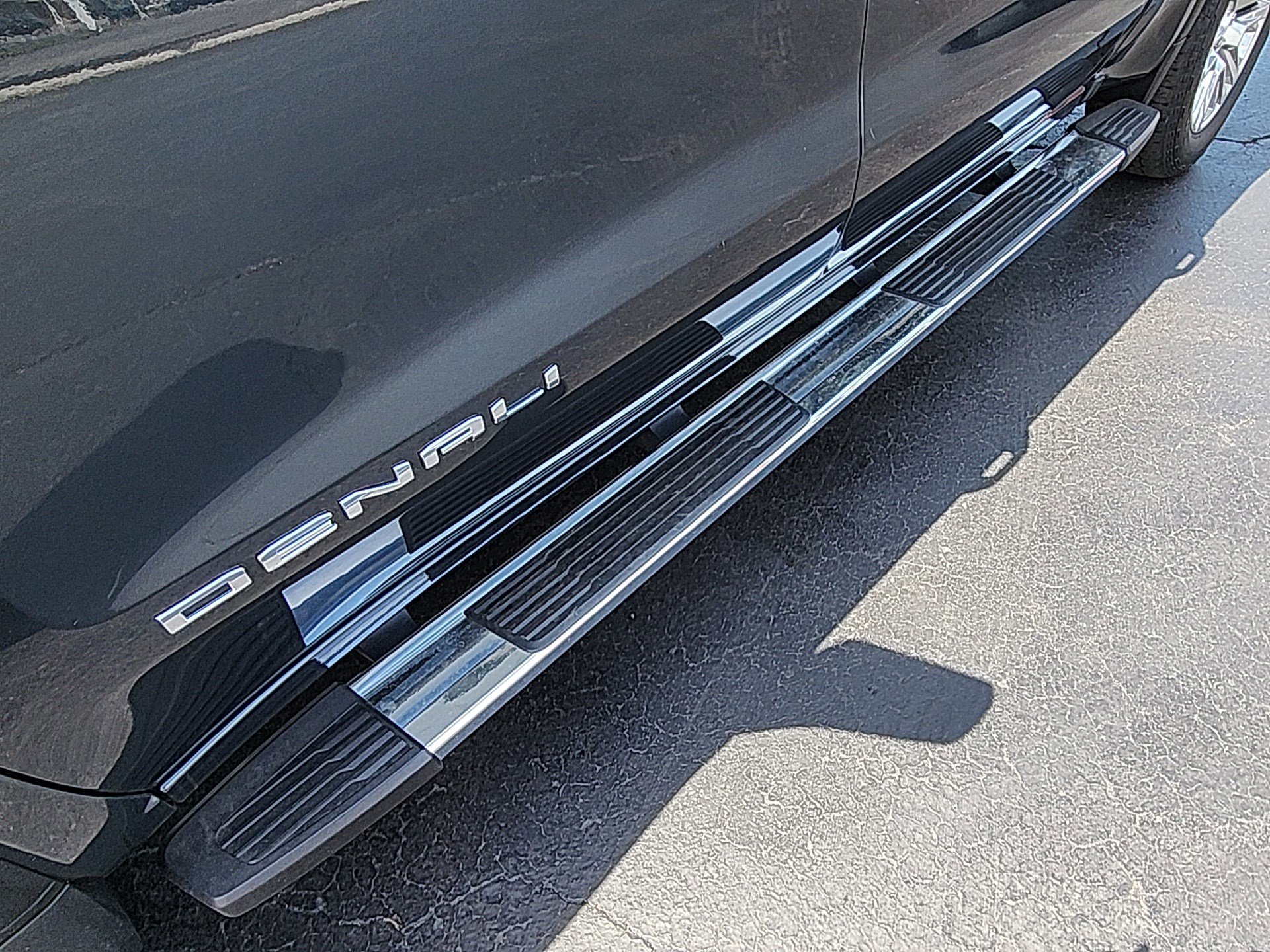 Used 2021 Hunter Metallic GMC Denali image 10