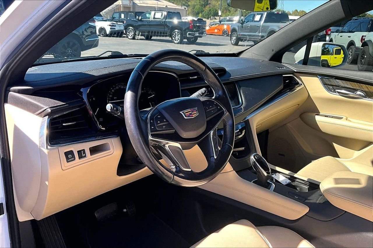 Used 2019 Crystal White Tricoat Cadillac Standard image 5