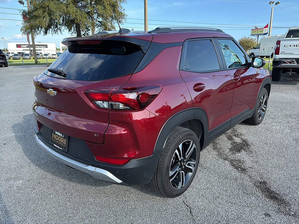 Used 2025 Crimson Metallic Chevrolet  image 5