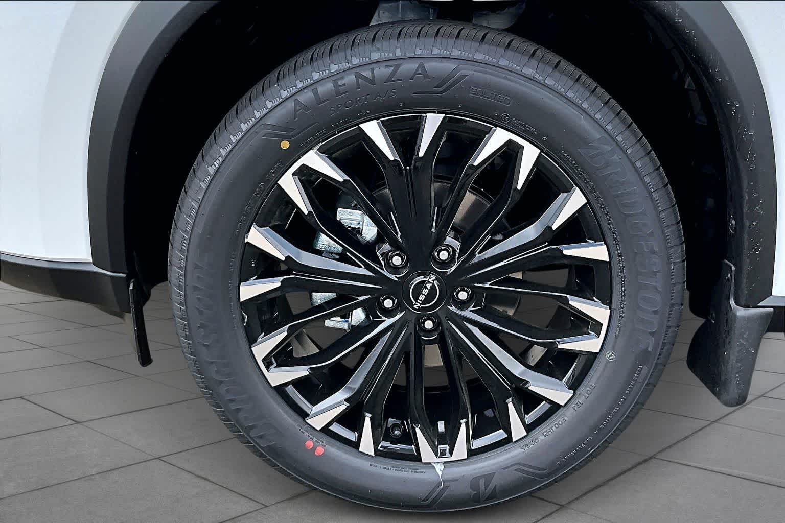 New 2026 Everest White Pearl Tricoat Nissan Dark Armor image 9