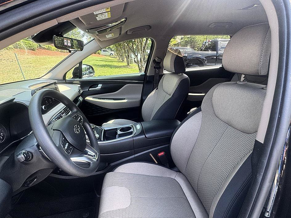 Used 2023 Twilight Black Hyundai SE image 10