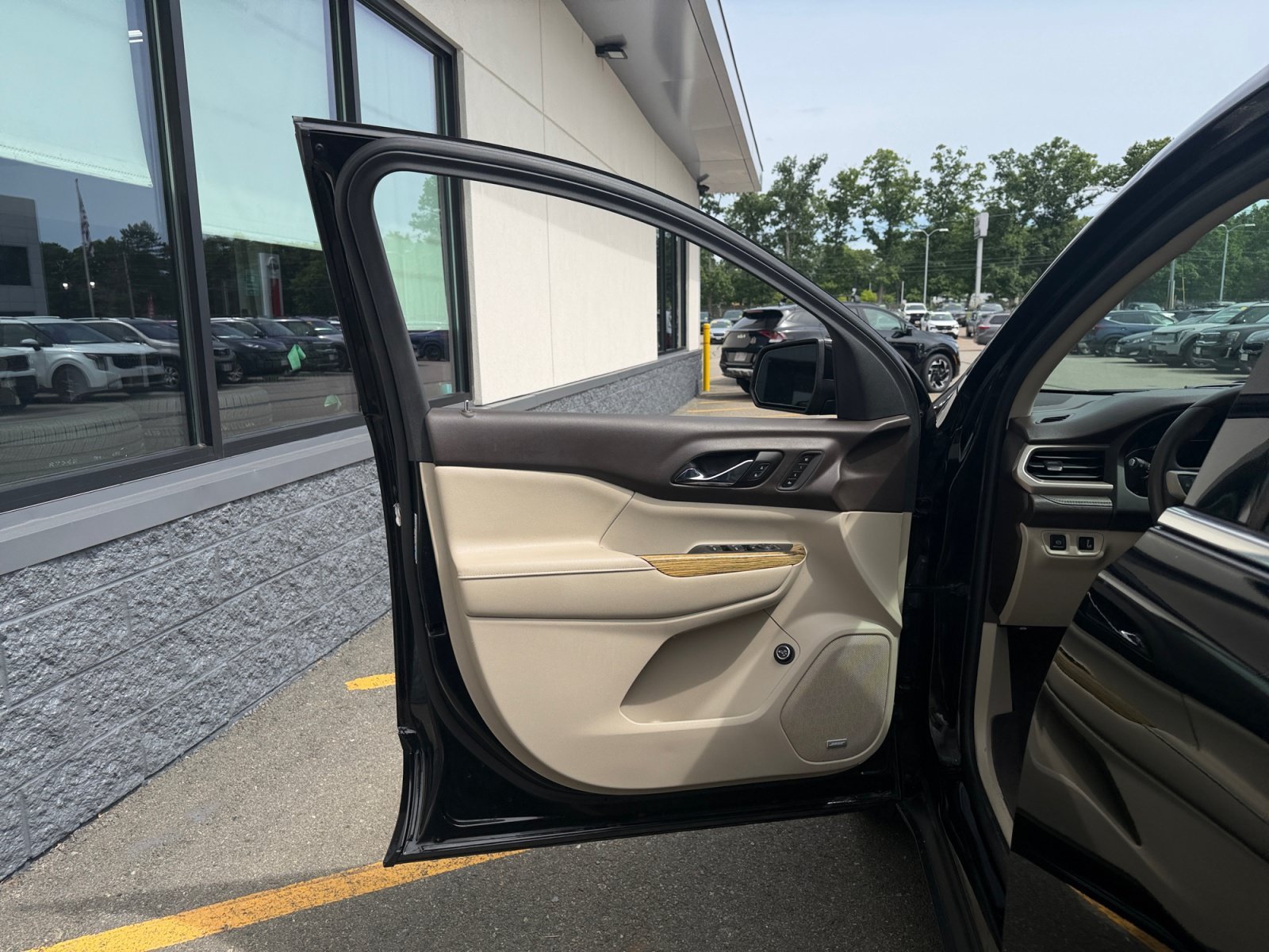 Used 2017 Ebony Twilight Metallic GMC Denali image 29