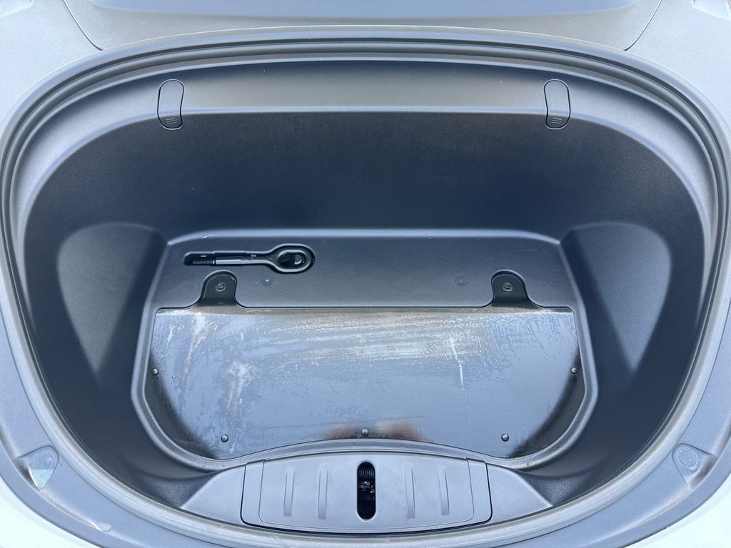 Used 2019 White Tesla Standard Range Plus image 8