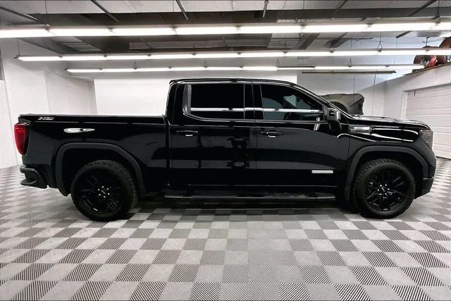 Used 2024 Onyx Black GMC Elevation image 15
