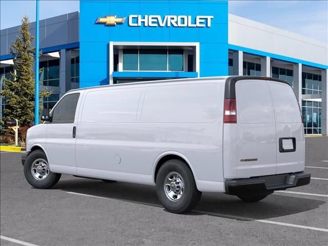 New 2026 Summit White Chevrolet WT image 3