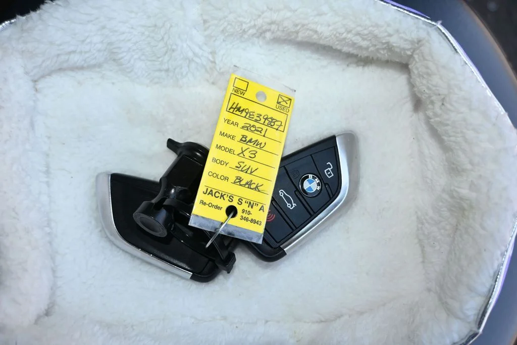 Used 2021 Black BMW xDrive30i image 21