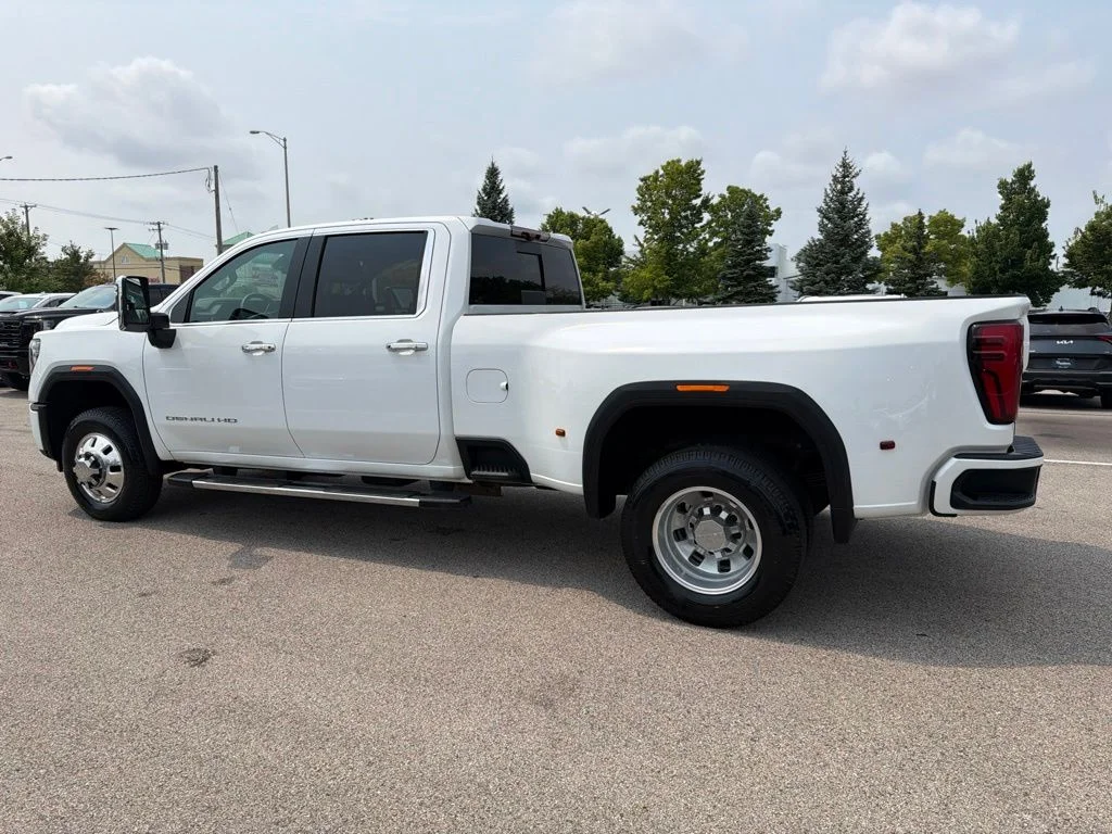 Used 2025 White GMC Denali image 5